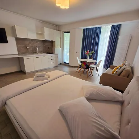 Horizon Azizi - Pool & Apartament *