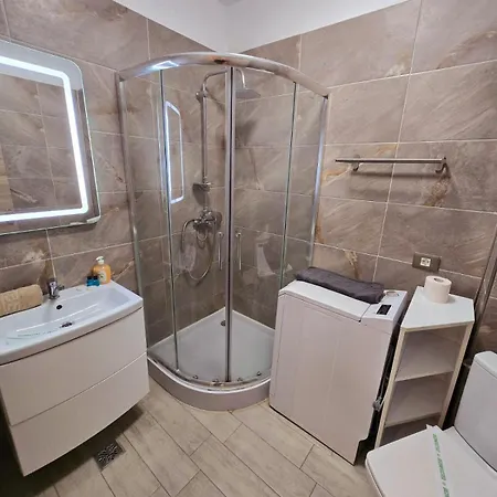 Horizon Azizi - Pool & Apartament *