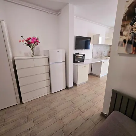 Horizon Azizi - Pool & Apartament *